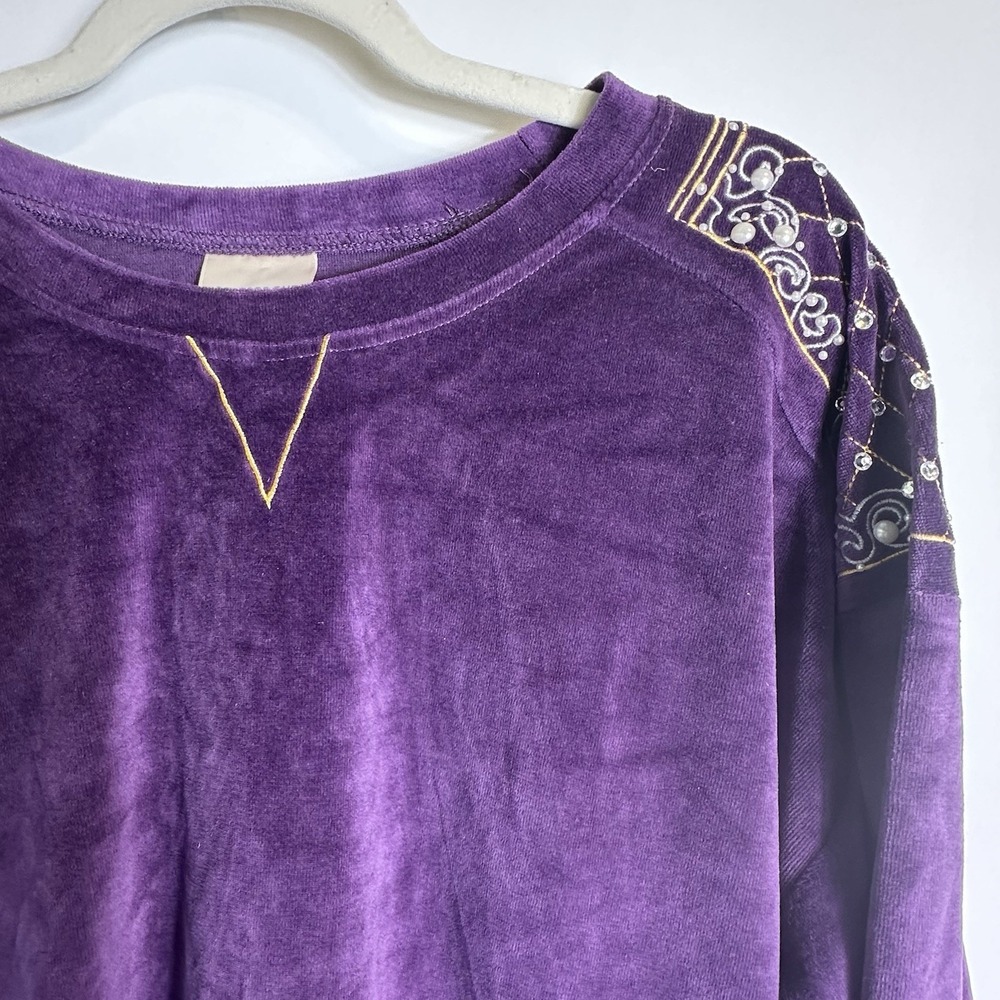 Vintage Bedford Fair Womens Petite Med Purple Velour Sweatshirt Embellished Y2K - Picture 2 of 6